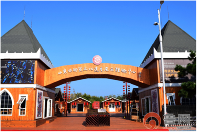 青島西海岸新區(qū)山東非物質(zhì)文化遺產(chǎn)展示體驗(yàn)中心開(kāi)園迎客 一葉麥秸畫(huà)乾坤